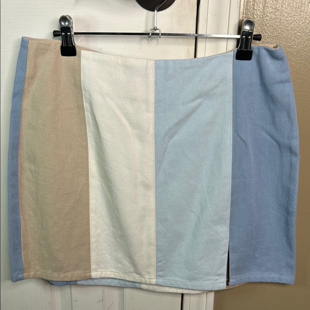 Colorblock Blue and Cream Skirt Size Large W 15” L 16”